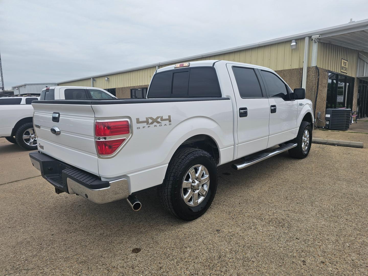 2013 WHITE Ford F-150 XL SuperCrew 5.5-ft. Bed 4WD (1FTFW1E63DF) with an 6.2L V8 SOHC 16V engine, 6-Speed Automatic transmission, located at 533 S Seven Points BLVD, Seven Points, TX, 75143, (430) 255-4030, 32.313999, -96.209351 - Photo#2